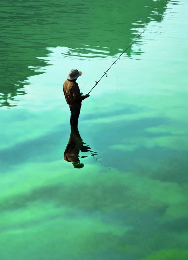 Fishing Mobile Phone Wallpaper Image 1