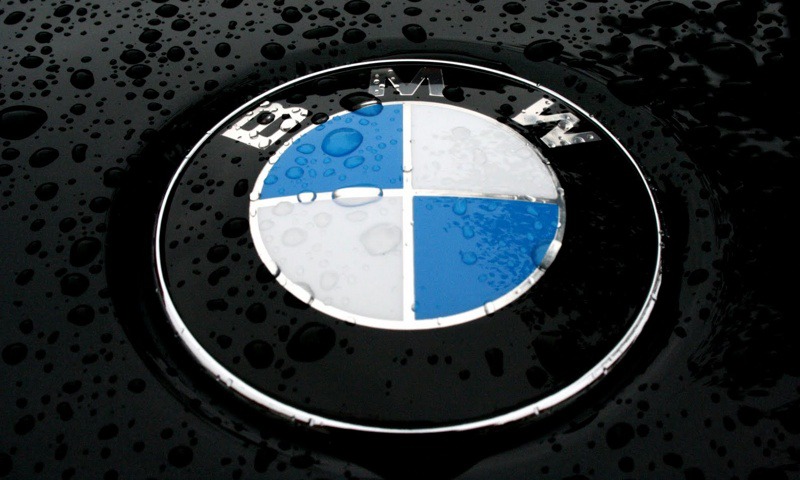 Simple BMW Logo wallpaper in 360x720 resolution